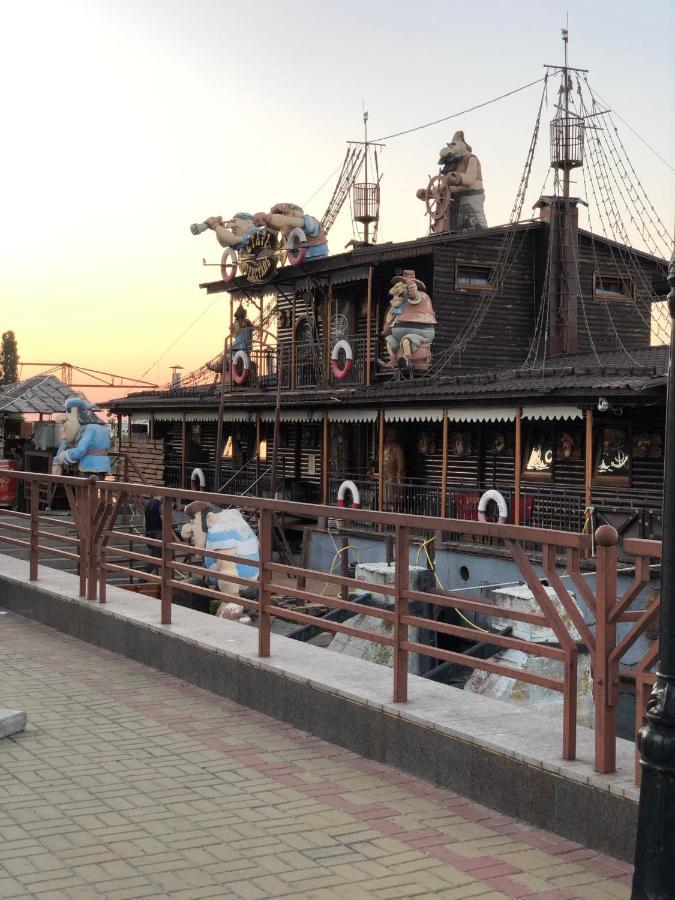 Новая Красивая Квартира. Čerkasy Esterno foto