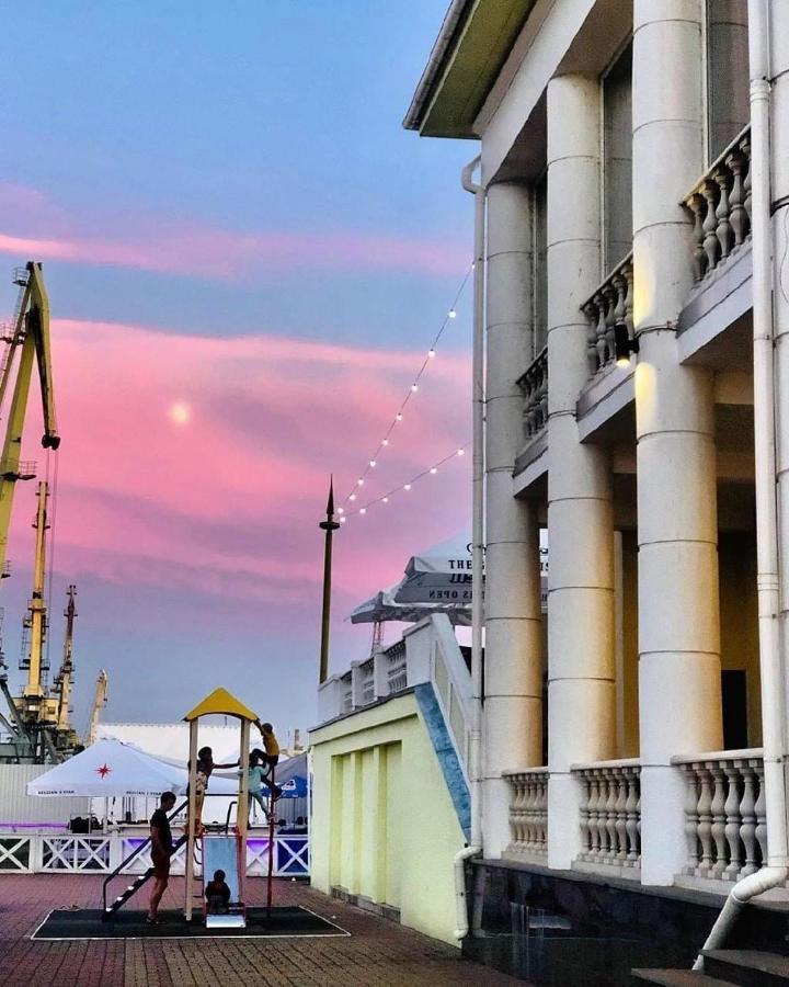 Новая Красивая Квартира. Čerkasy Esterno foto